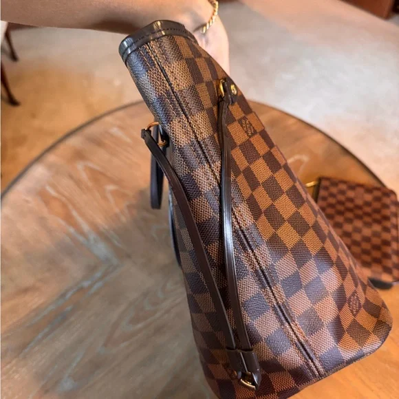 Louis Vuitton Neverfull MM. - Picture 3 of 7